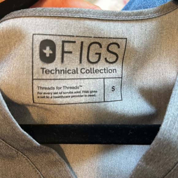 Figs scrub top - Picture 3 of 3